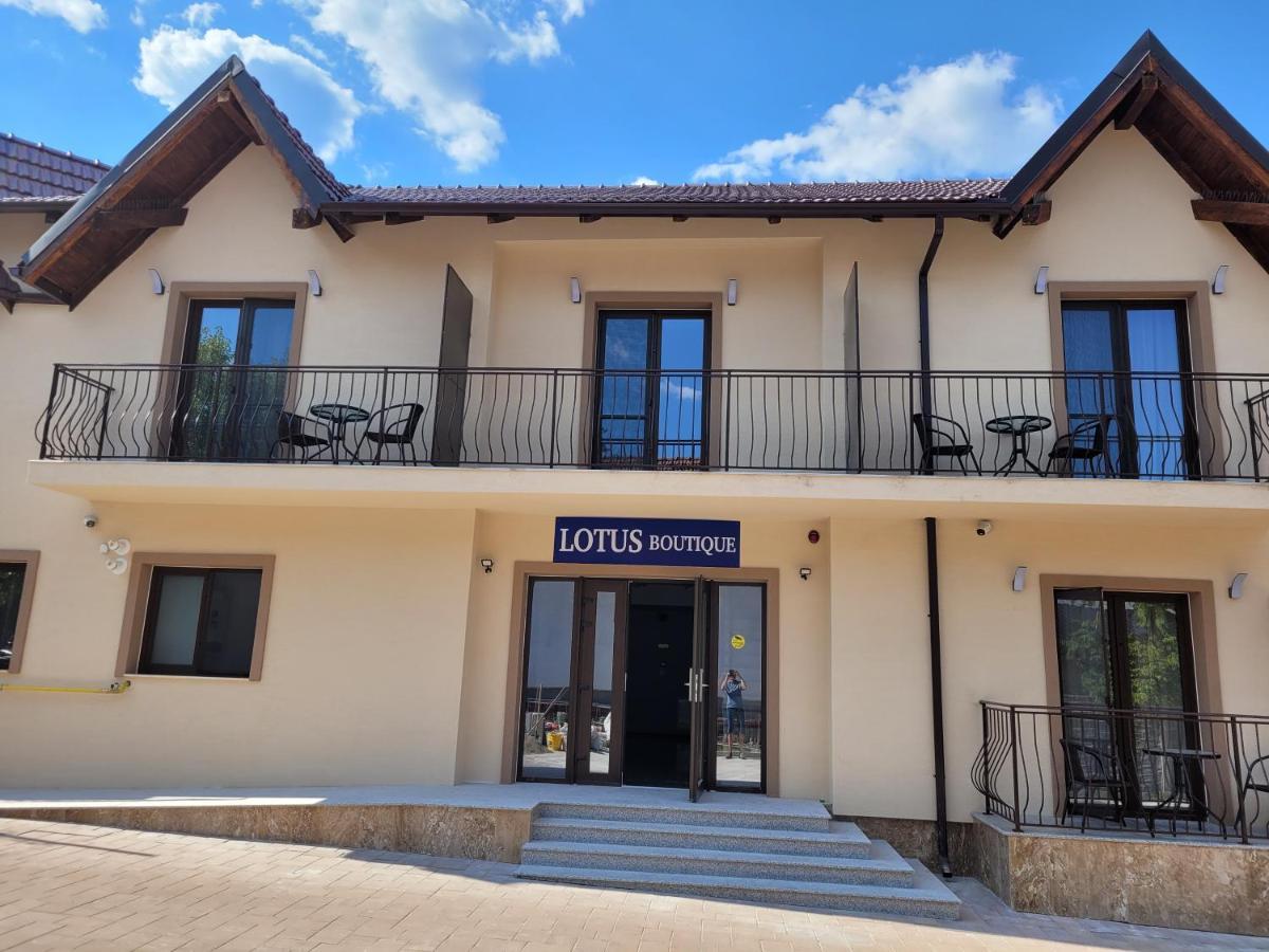 Отель Lotus Boutique Дева Экстерьер фото