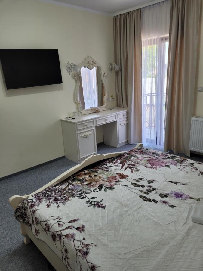 Отель Lotus Boutique Дева Экстерьер фото